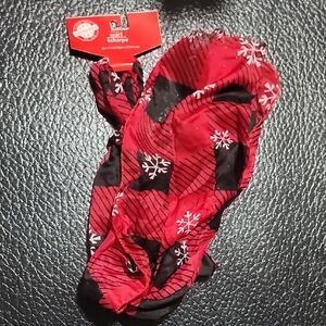 Christmas House Festive Holiday Red and Black Snowflake Pattern Scarf